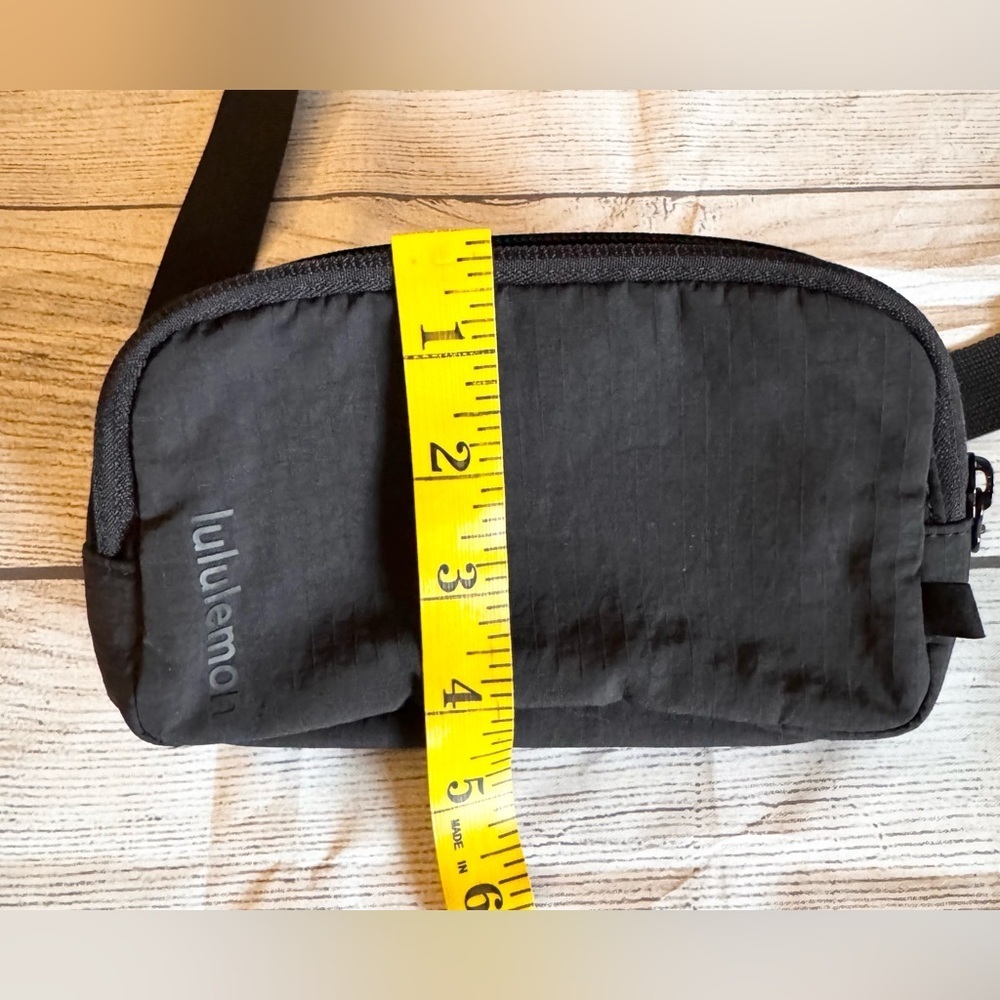 Lululemon Everywhere Belt Bag Black Crossbody Waist Pack Nylon O/S - Picture 8 of 8